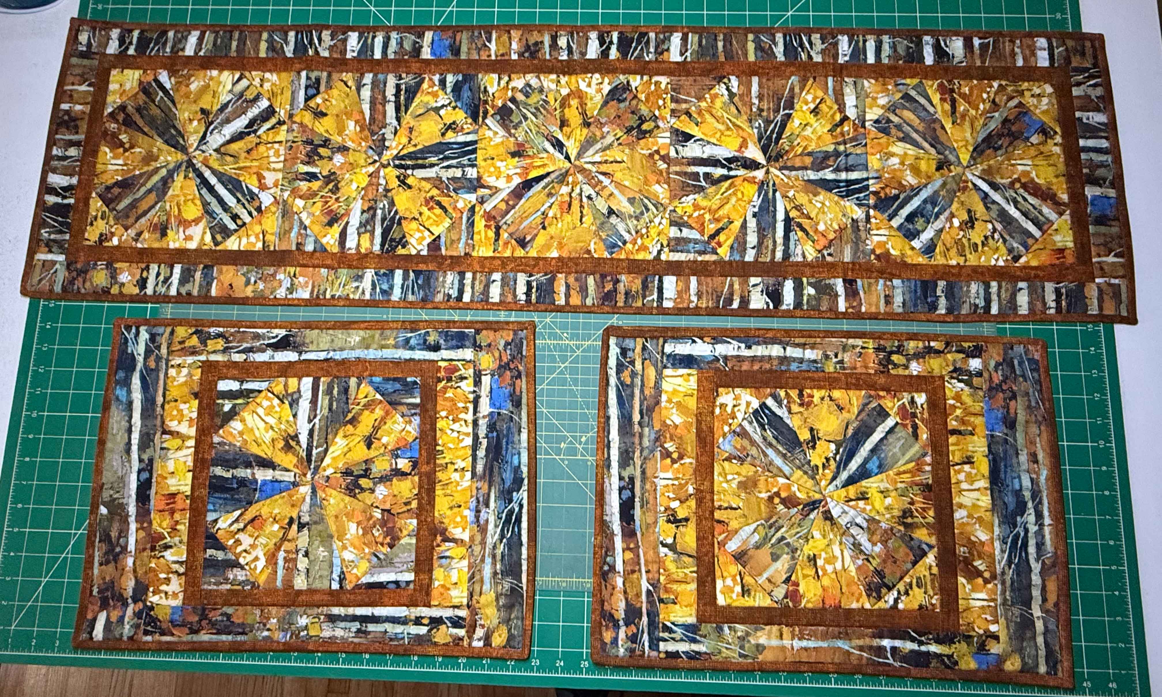 Made Ya Look Table Runner with Placemats 